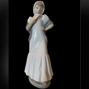 NAO Lladro Porcelain Girl from Madrid with Fan, Vintage, Antique